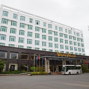 Van Phat Riverside Hotel